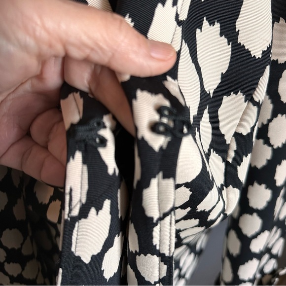 O-21 Chico’s Black & White Spotted Swing Coat sz 0 - Picture 4 of 6